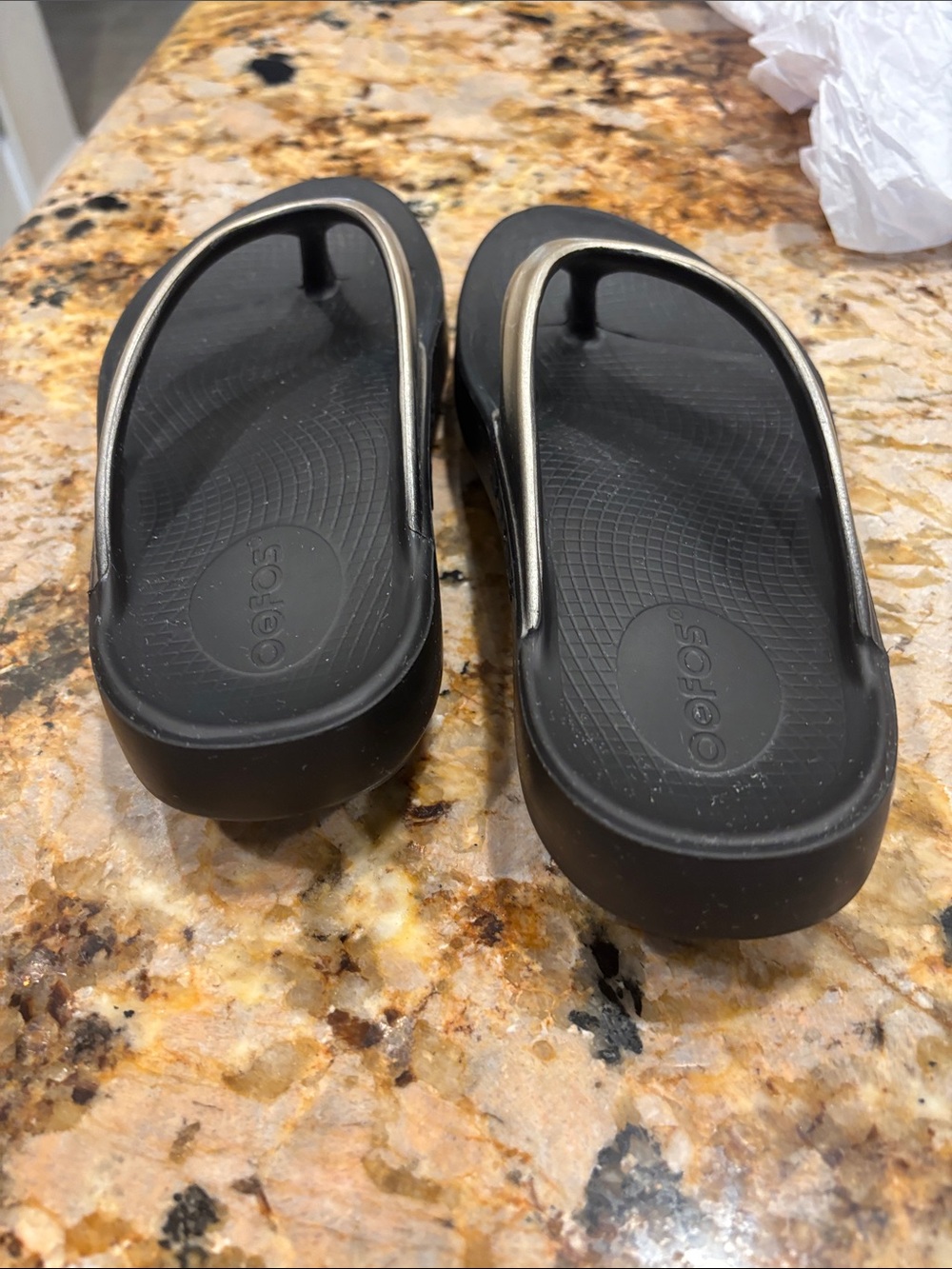 OOFOS sandals - Picture 5 of 5